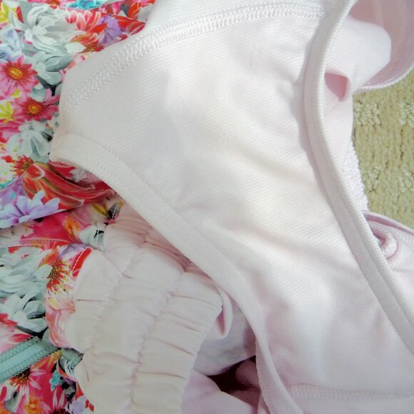 Lululemon SIZE 4 Hotty Hot Shorts Flowabunga - Picture 9 of 10